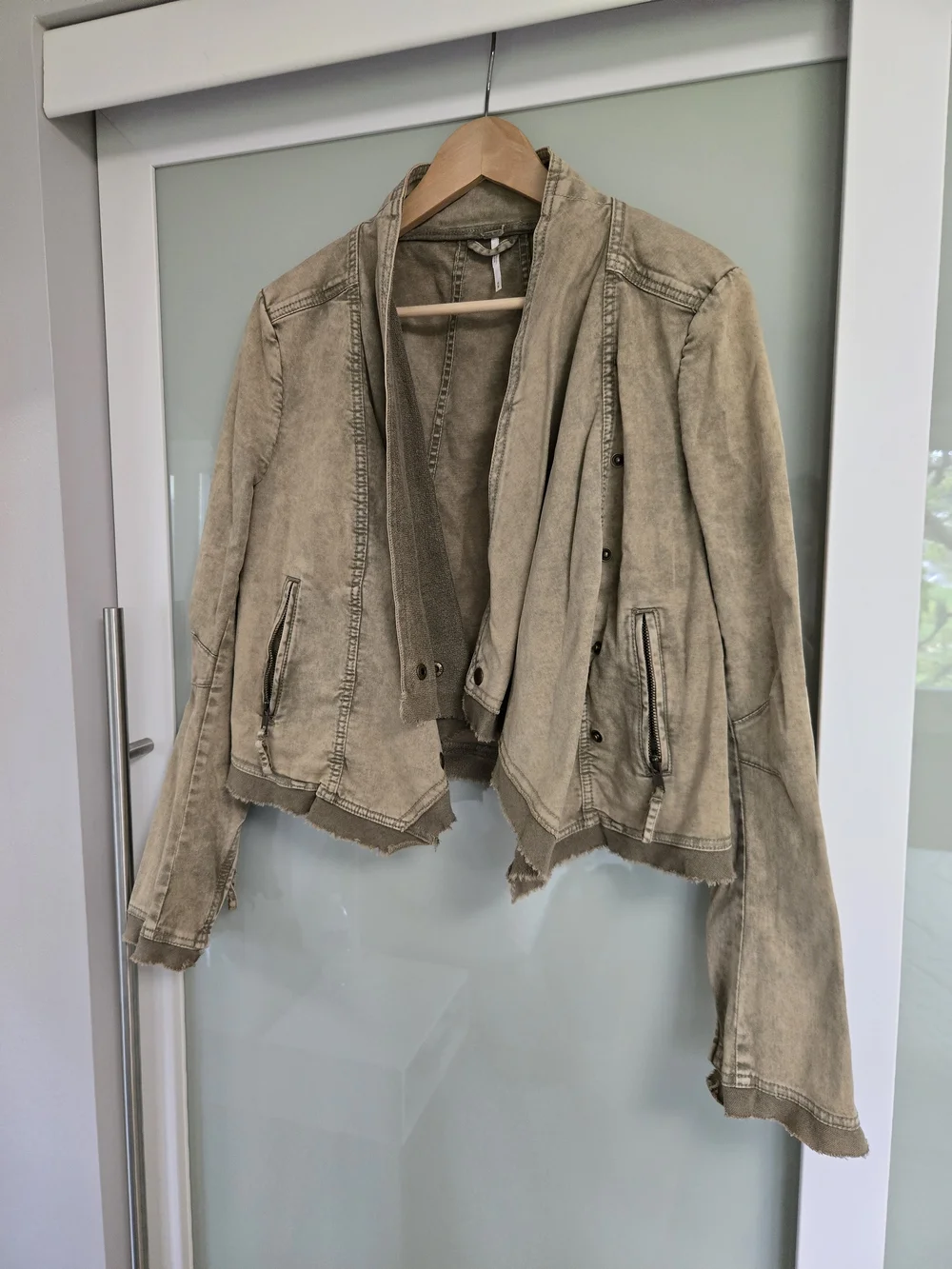 Free People Washed Beige Utility Jean Jacket Size Medium - Picture 1 of 7